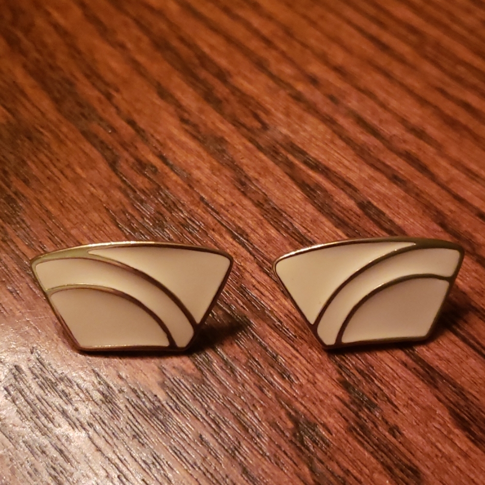 Vintage Trifari clip on  earrings